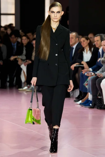 Look 12